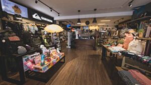 Desaparece del mapa un gigante de la moda deportiva: Bancarrota y cierre definitivo para esta histórica marca con 1.400 empleados que se quedan sin trabajo