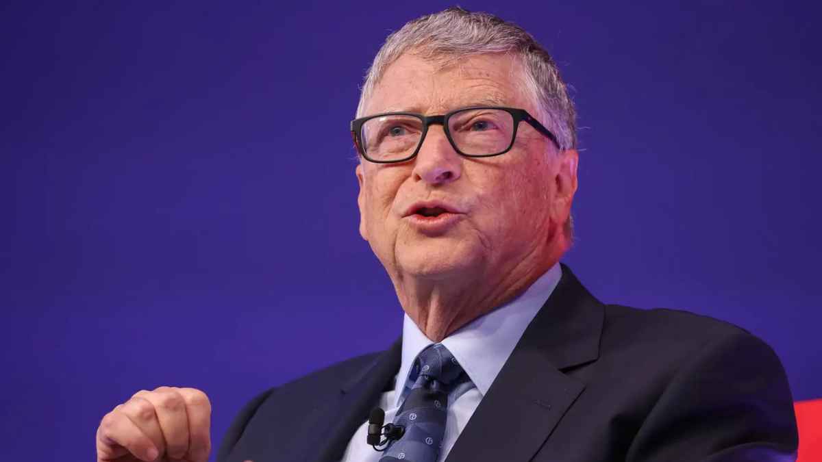 Bill Gates hablando sobre inteligencia artificial y futuro del empleo