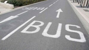 Se acabó usar el carril bus en Sevilla: nuevas cámaras pondrán multas automáticas de hasta 200 euros