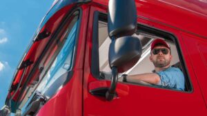 La DGT aclara que el CAP es obligatorio para trabajar como camionero o chófer de autobús en cualquier empresa aunque tengas el permiso C o D