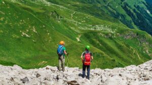 Dos excursionistas encuentran una caja en la montaña con 600 monedas de oro valoradas en más de 300.000 euros