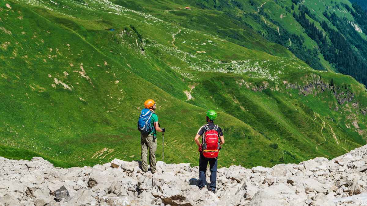 Dos excursionistas encuentran caja en la montaña de Podkrkonoší con 600 monedas de oro valoradas en más de 300 000 euros