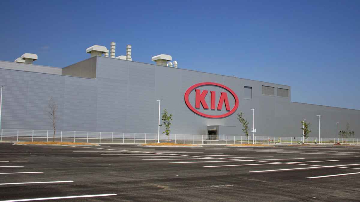 Fachada de la planta de Kia en Penukonda tras el robo de 1.008 motores por dos exempleados