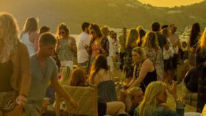 Creía que había superado la entrevista laboral, pero la empresa la invitó a una ‘happy hour’ secreta