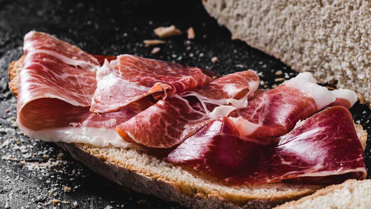 Tostada de jamón ibérico con tocino sin retirar