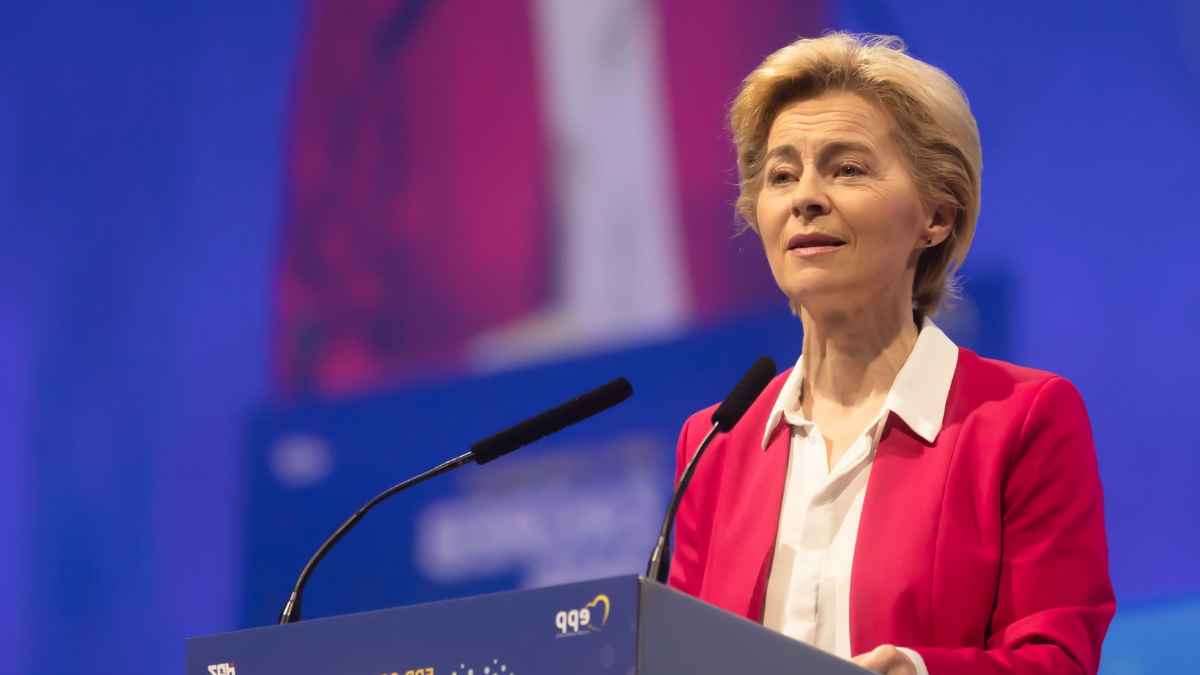 Ursula von der Leyen, Presidenta de la Comisión Europea anuncia revisión de la prohibición de coches de gasolina en 2035