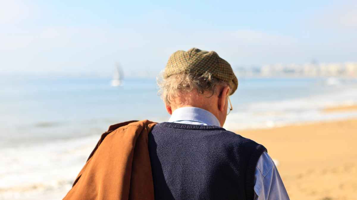 Jubilado nacido entre 1960 y 1970, disfruta del 100 por ciento de su pensión en la playa