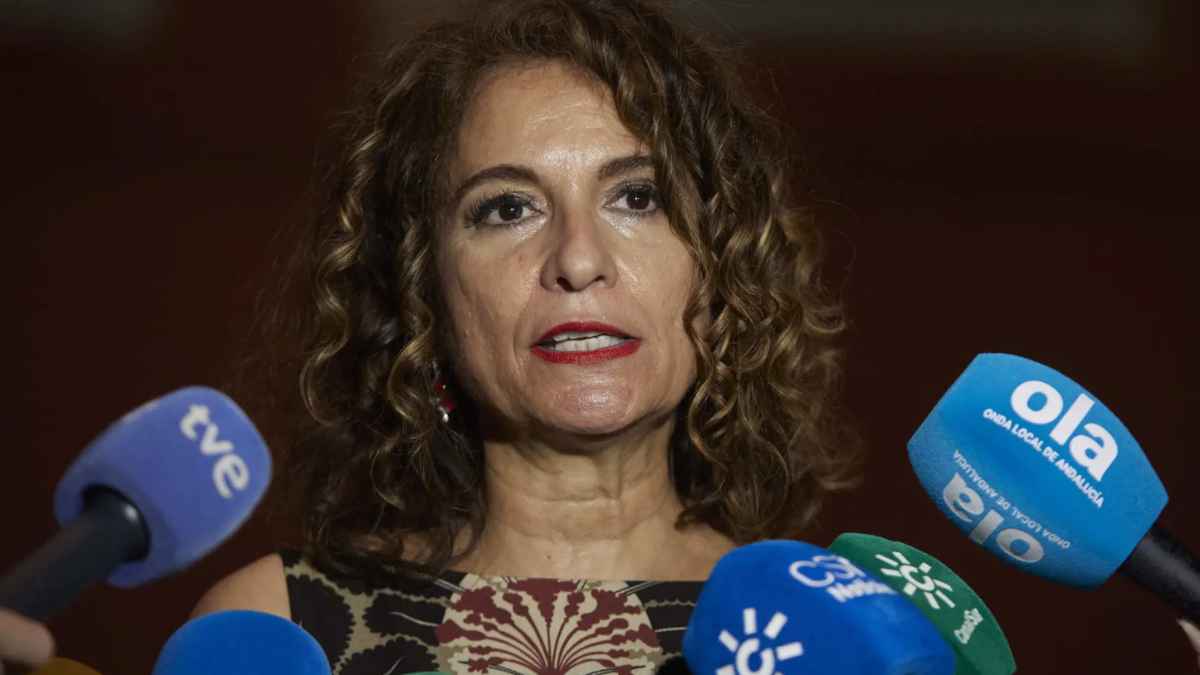 María Jesús Montero, responsable de Hacienda anuncia la prohibición de pagos en efectivo superiores a 1.000 euros entre empresas