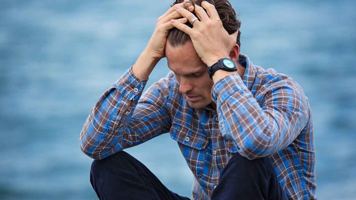 Hombre preocupado por no poder jubilarse en 2025 con solo 15 años cotizados