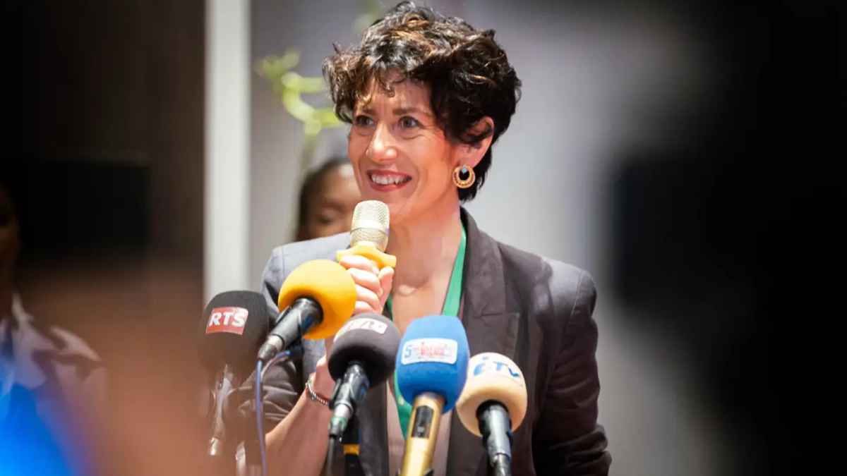 Portavoz explica cómo jubilarse a los 63 años en 2025 ante la prensa