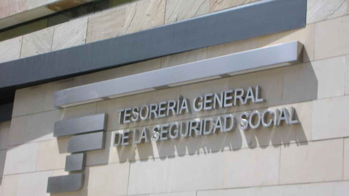 Fachada de la Tesorería General de la Seguridad Social que gestiona la pensión no contributiva de casi 8.000 € para mayores de 65 sin cotizar
