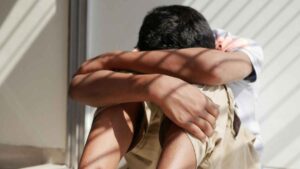 Un menor de 9 años evita ser expulsado del país tras no poder pagar los 2.900 euros de una tasa migratoria que exigían para su residencia