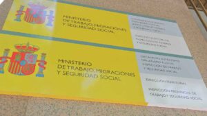 Dan de alta a una empleada a las 12:51 pero la Inspección la encontró trabajando desde las 10:40: ahora sancionan a la empresa con una multa es de 14.401 euros