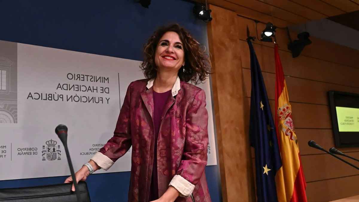 Ministra de Hacienda anuncia la nueva deducción del IRPF de 1.150 € para quienes conviven con mayores de 65 años”