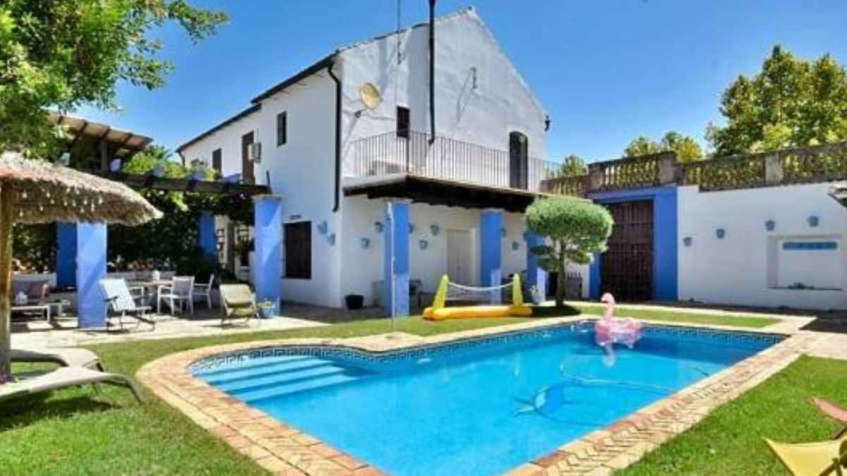 Casa barata de 100 metros cuadrados en Villanueva del Río y Minas con piscina