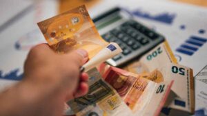 El SEPE confirma: quienes han trabajado menos de 12 meses, pueden pedir esta paga de hasta 6.660 euros