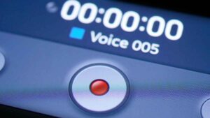 Cuidado con esta app: lleva más de un año grabando las conversaciones sin que lo sepas