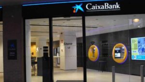 CaixaBank lanza un portal con 40.000 viviendas desde 27.600 € y promete duplicar la oferta en 2025