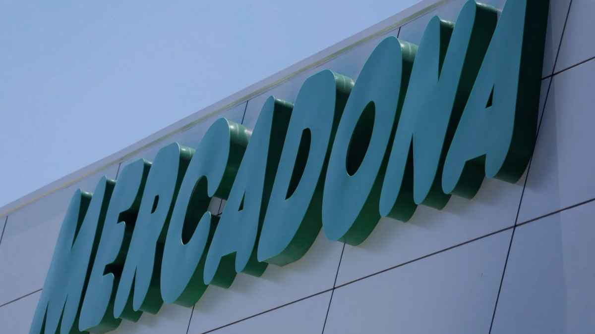 Fachada de supermercado Mercadona donde una cajera fue despedida tras aplicar descuentos ilegales a un vecino