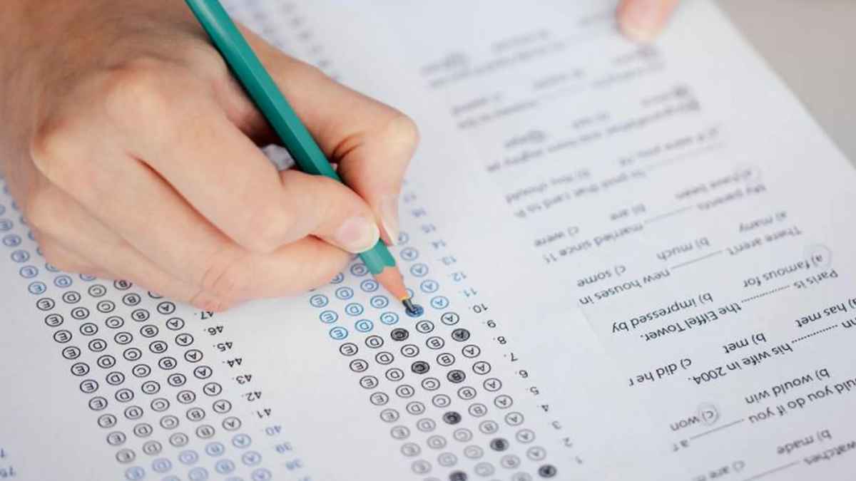 Examen teórico del carnet de conducir tipo test, cambios anunciados por la DGT para seguridad vial