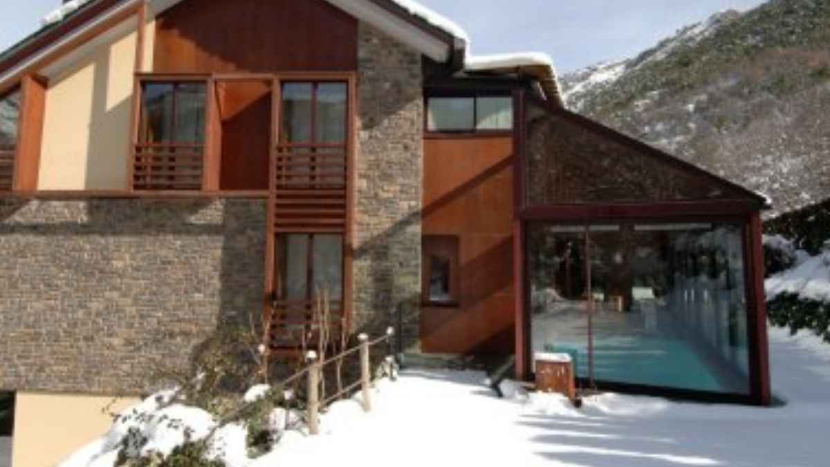 Fachada del Hotel Spa Riberies Pirineo Lleida cierre definitivo