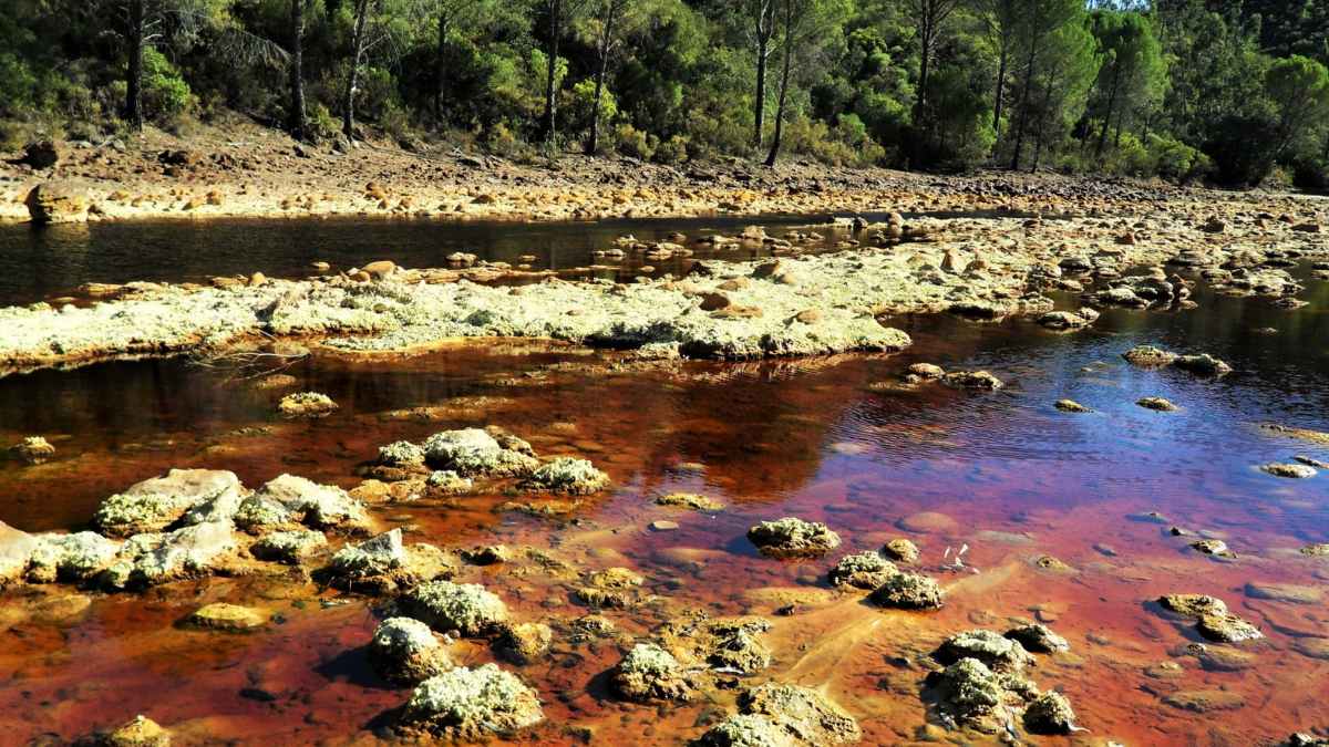 Río Tinto en Huelva, lugar donde ha aparecido una ciudad española sumergida con tesoros arqueológicos
