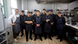 El sector de la hostelería combate la falta de camareros con un curso gratuito en una escuela de prestigio