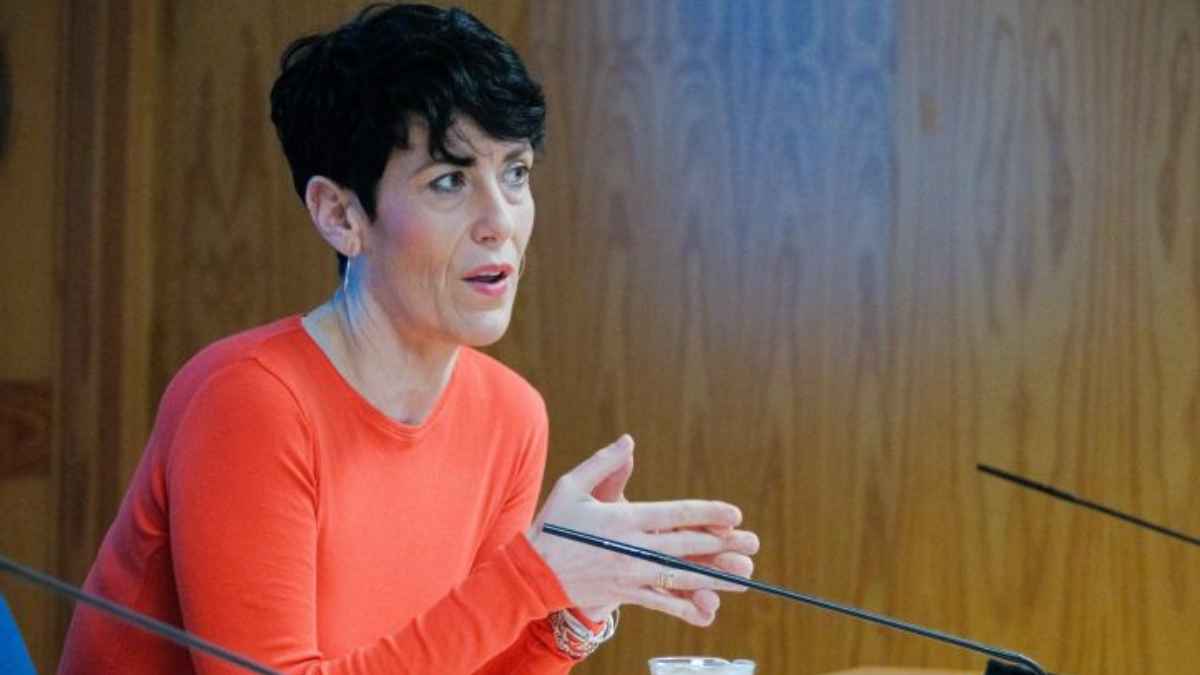 Elma Saiz explicando la deuda histórica de 126.000 millones en el sistema de pensiones