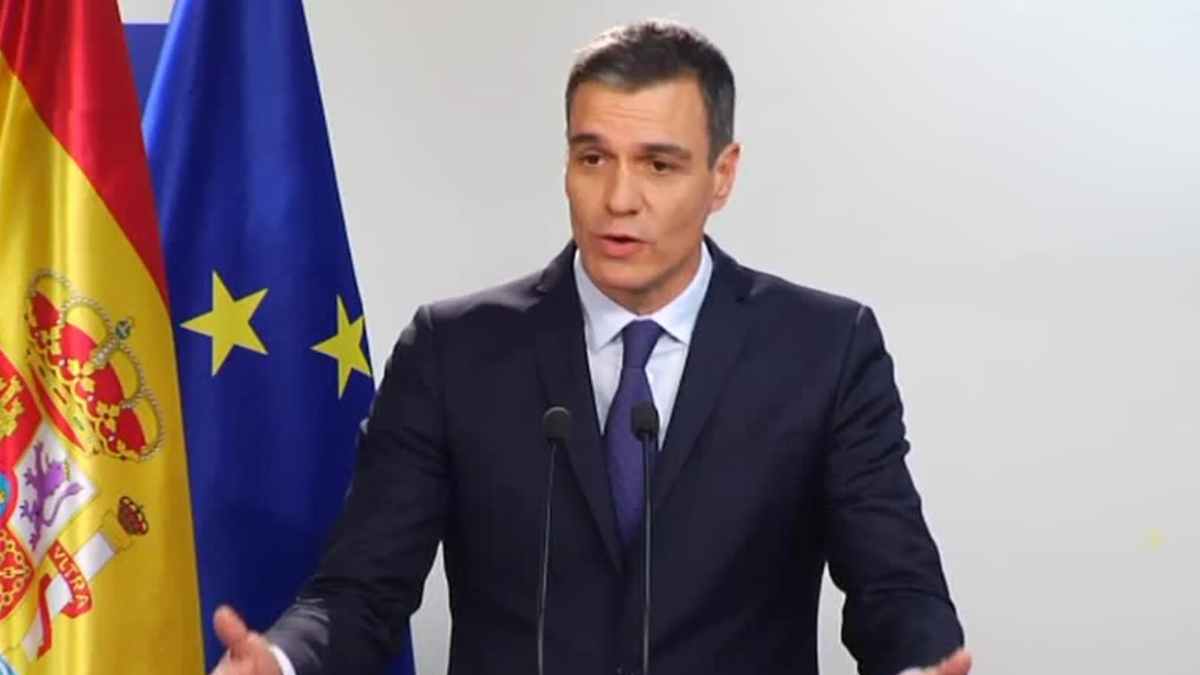 Gobierno anuncia retirada de ayudas al transporte a ayuntamientos que no multan a coches sin etiqueta