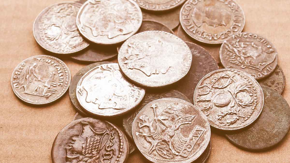 Monedas antiguas de oro encontradas por una pareja durante la reforma de su cocina, vendidas por 750.000 euros