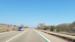 La DGT encuentra la solución más barata contra la alta velocidad: las líneas verdes que hacen frenar tu coche sin que lo notes