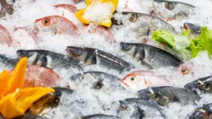 Los tres pescados procesados que deberían desaparecer de tu dieta: médicos alertan sobre sus peligros para la salud