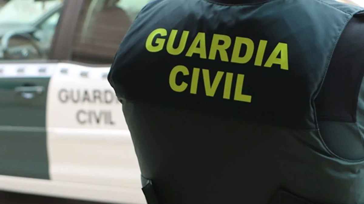 La Guardia Civil acelera las notificaciones de multas gracias al nuevo sistema de multa exprés de la DGT.