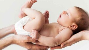 En vigor el permiso parental retribuido: estas son las condiciones para solicitarlo a partir de agosto de 2025