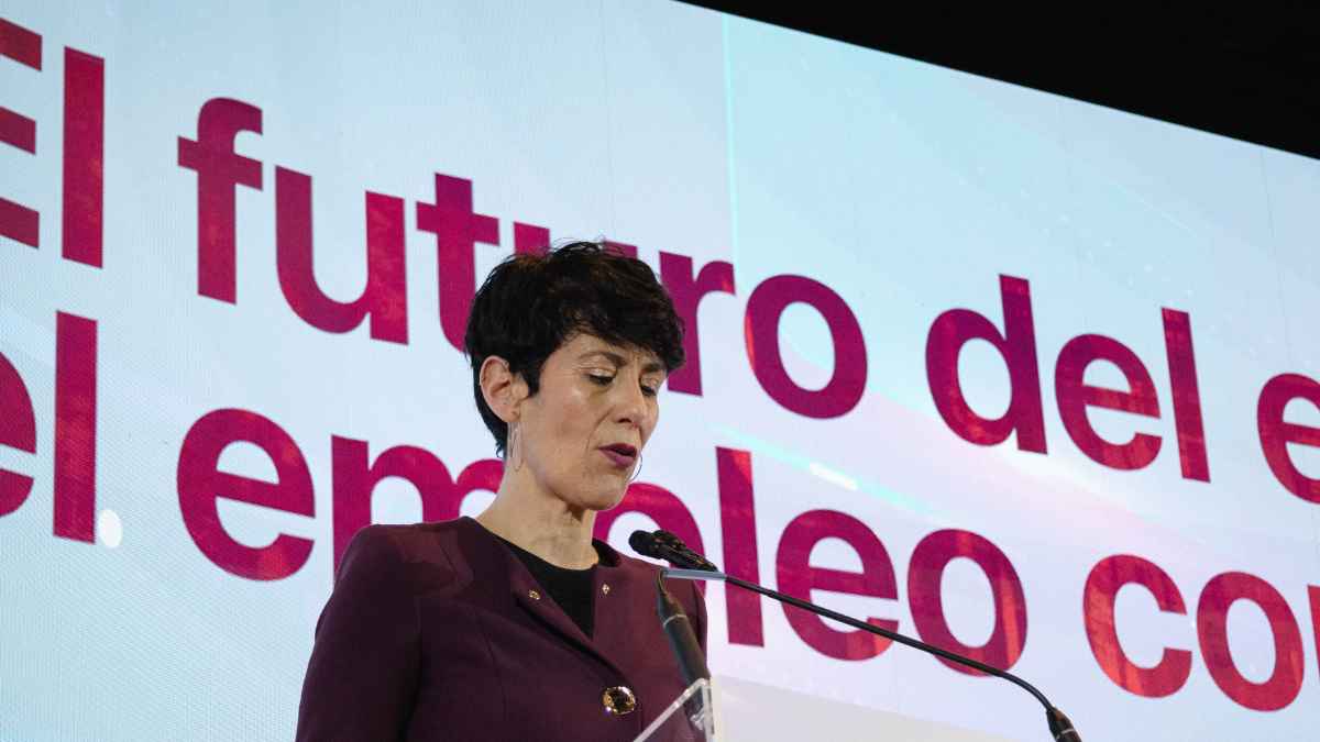 Directora General de la Seguridad Social anunciando medida de años de cotización extra por experiencia laboral