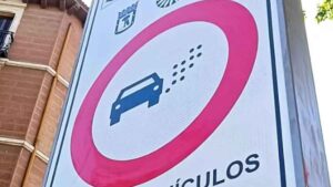 La señal de tráfico de la DGT que nadie reconoce pero que te puede vaciar el bolsillo en un segundo