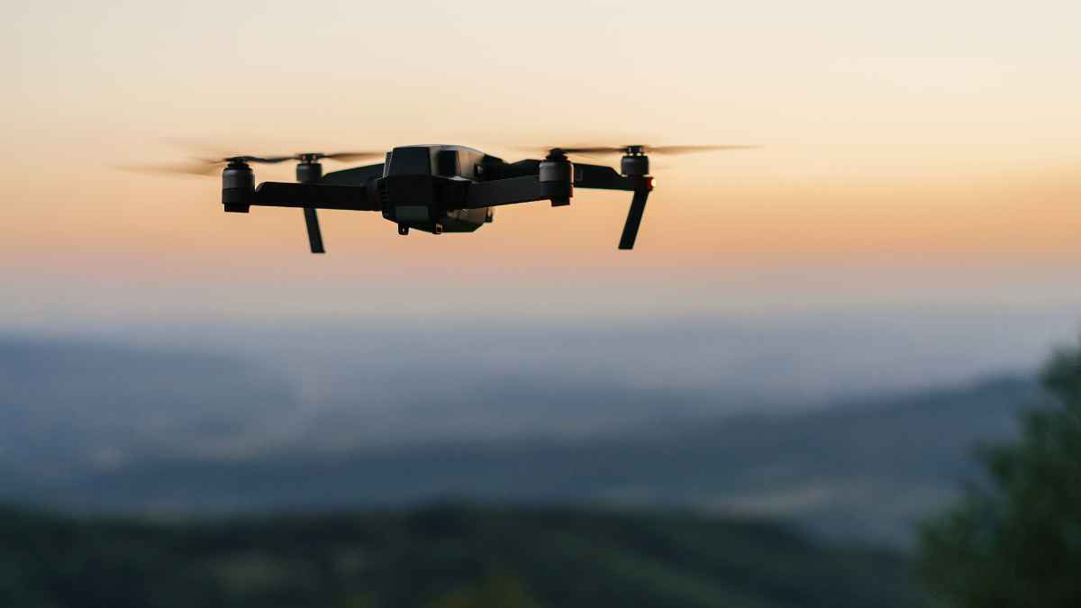Dron asequible y de alto rendimiento creado por Cooper Taylor, joven inventor financiado por ejército de EE.UU.