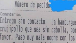 Pide una hamburguesa en un bar de Sevilla y sorprende con la petición jamás vista: “Que sea sin cebolla, por favor. Paso muy mala noche con los…”