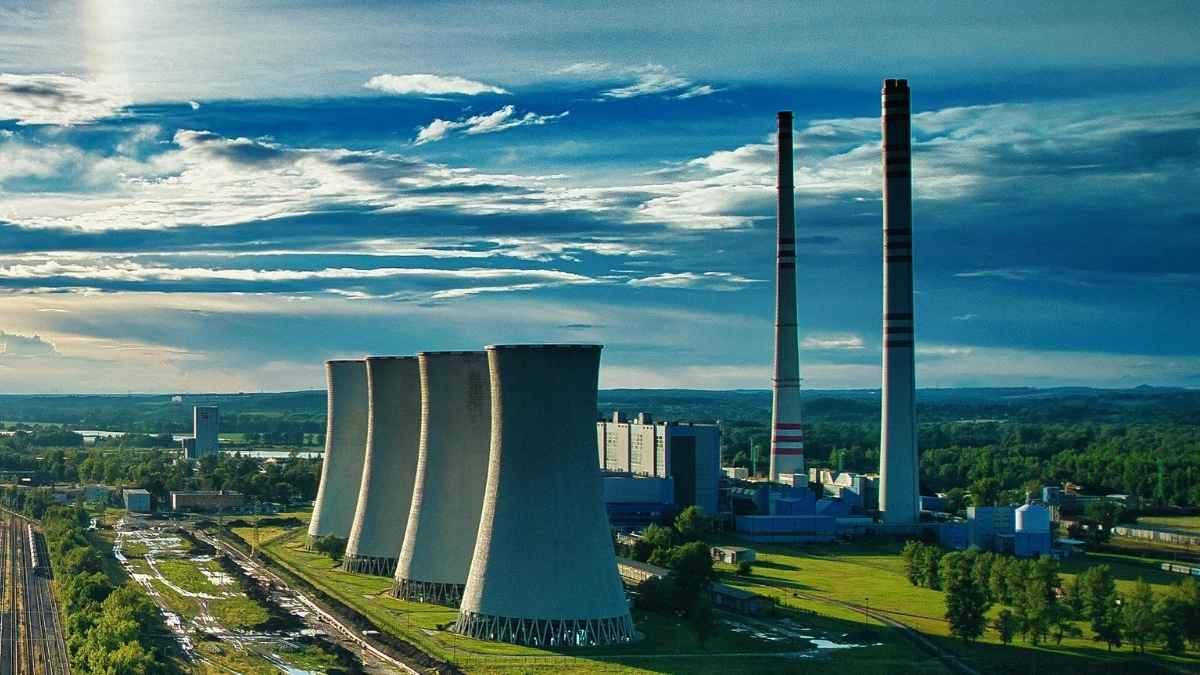Vista aérea de la central nuclear donde un trabajador sufrió una anomalía radiactiva en el cuello tras una revisión rutinaria.