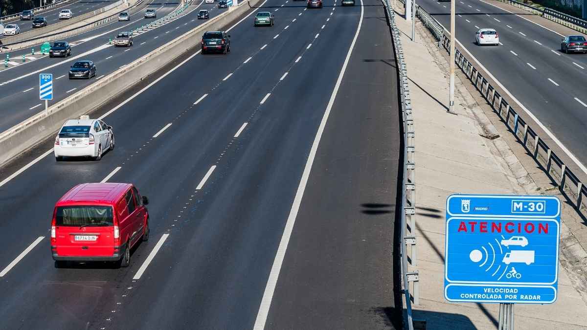 Truco para localizar radares fijos en carretera según operario de la DGT
