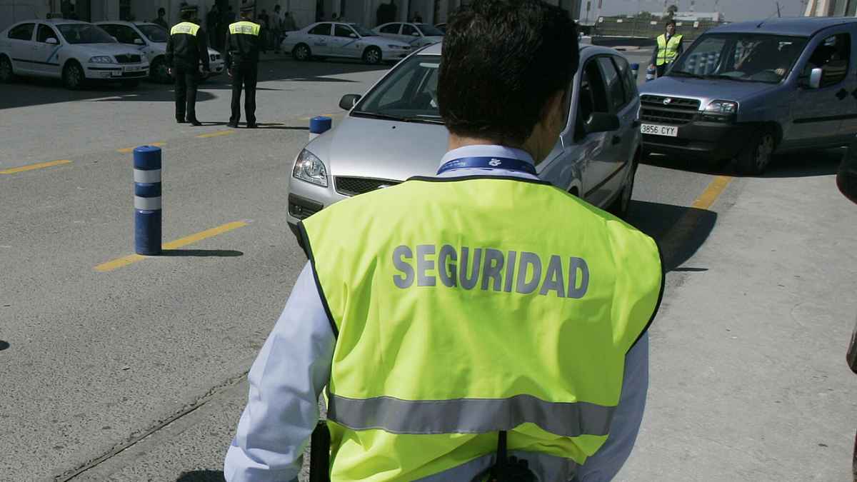 Vigilante de seguridad trabajando en España en 2025