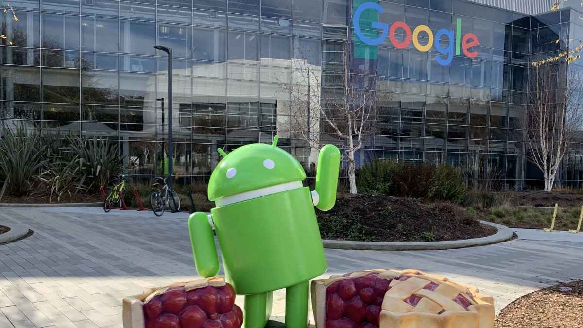 Estatua de Android frente a la sede de Google en Silicon Valley, icono del antiguo prestigio laboral tecnológico