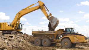 De cobrar 4.000 a rozar el salario mínimo: Un albañil veterano destapa la realidad del sector de la construcción en España