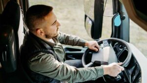 Luz verde a la jubilación anticipada sin recortes para camioneros, conductores de autobús y taxistas: así funcionarán los coeficientes por penosidad