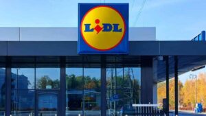 Lidl lanza un kit solar enchufable para balcón o terraza con hasta 400 W: empieza a ahorrar luz desde el primer día sin obras ni papeleos
