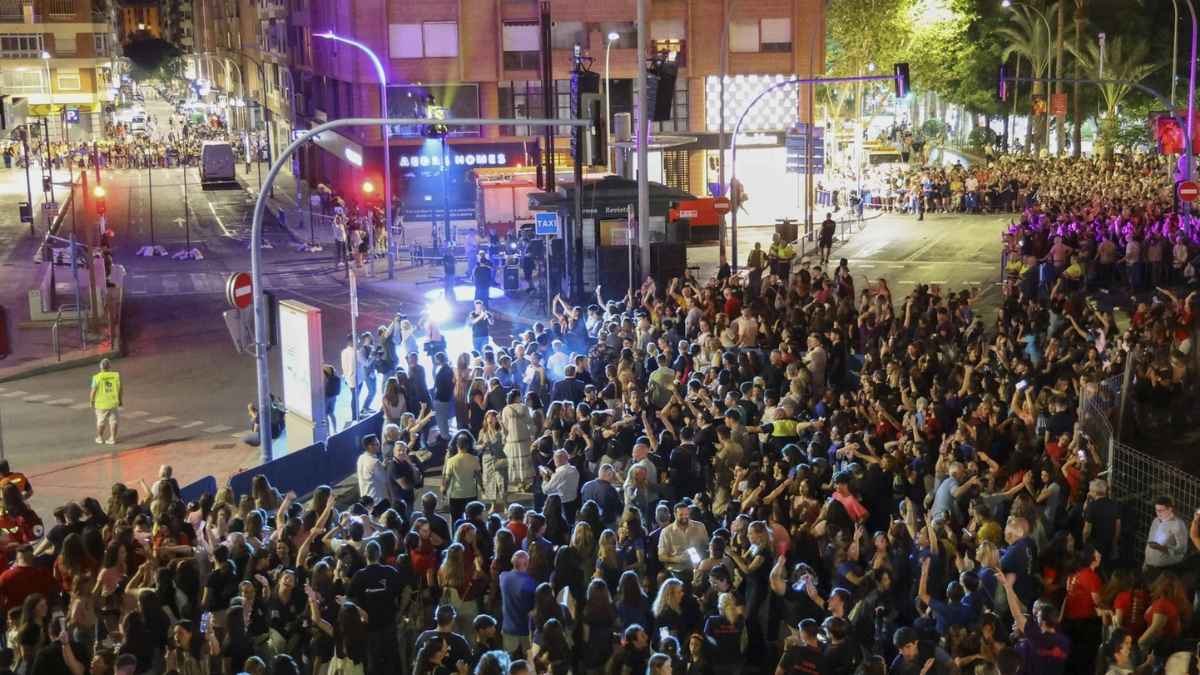 Multa a hostelera de Baiona por emplear camareros sin contrato durante la fiesta medieval Arribada
