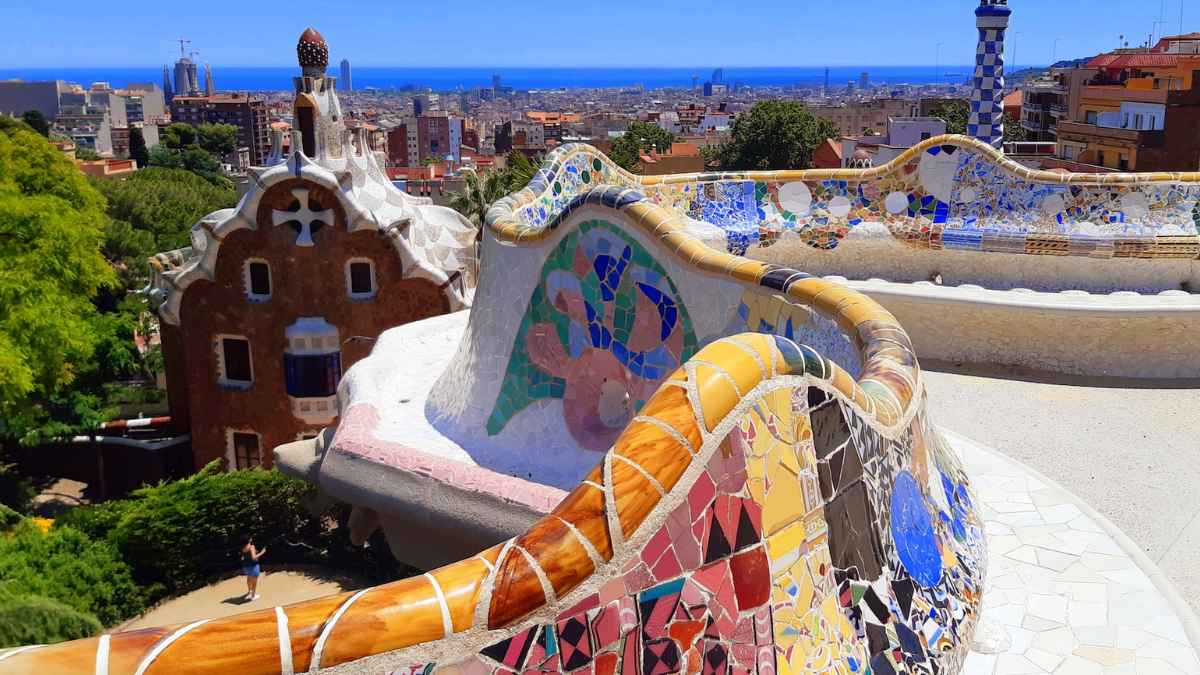 Parque Güell de Barcelona, uno de los mejores planes originales para visitar con niños en familia