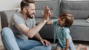 Sentencia pionera en España: se reconoce el permiso parental de ocho semanas retribuido en la empresa privada y abre un nuevo derecho para miles de familias