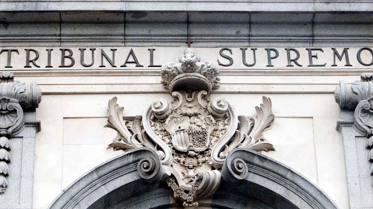 Fachada del Tribunal Supremo: pagar tarde la nómina implica un 10% de interés de mora según el artículo 29.3 del Estatuto de los Trabajadores.