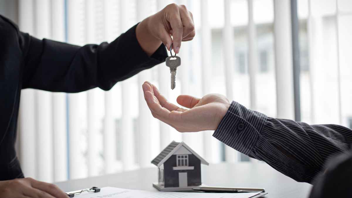 Entrega de llaves casa propiedad compra vivienda jubilación